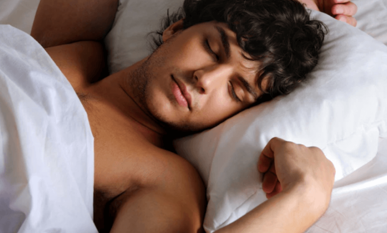 مزایای برهنه خوابیدن چیست