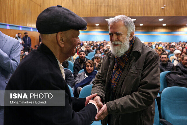 دوسالانه سرامیکی انتخاب شده خود را تشخیص می دهد