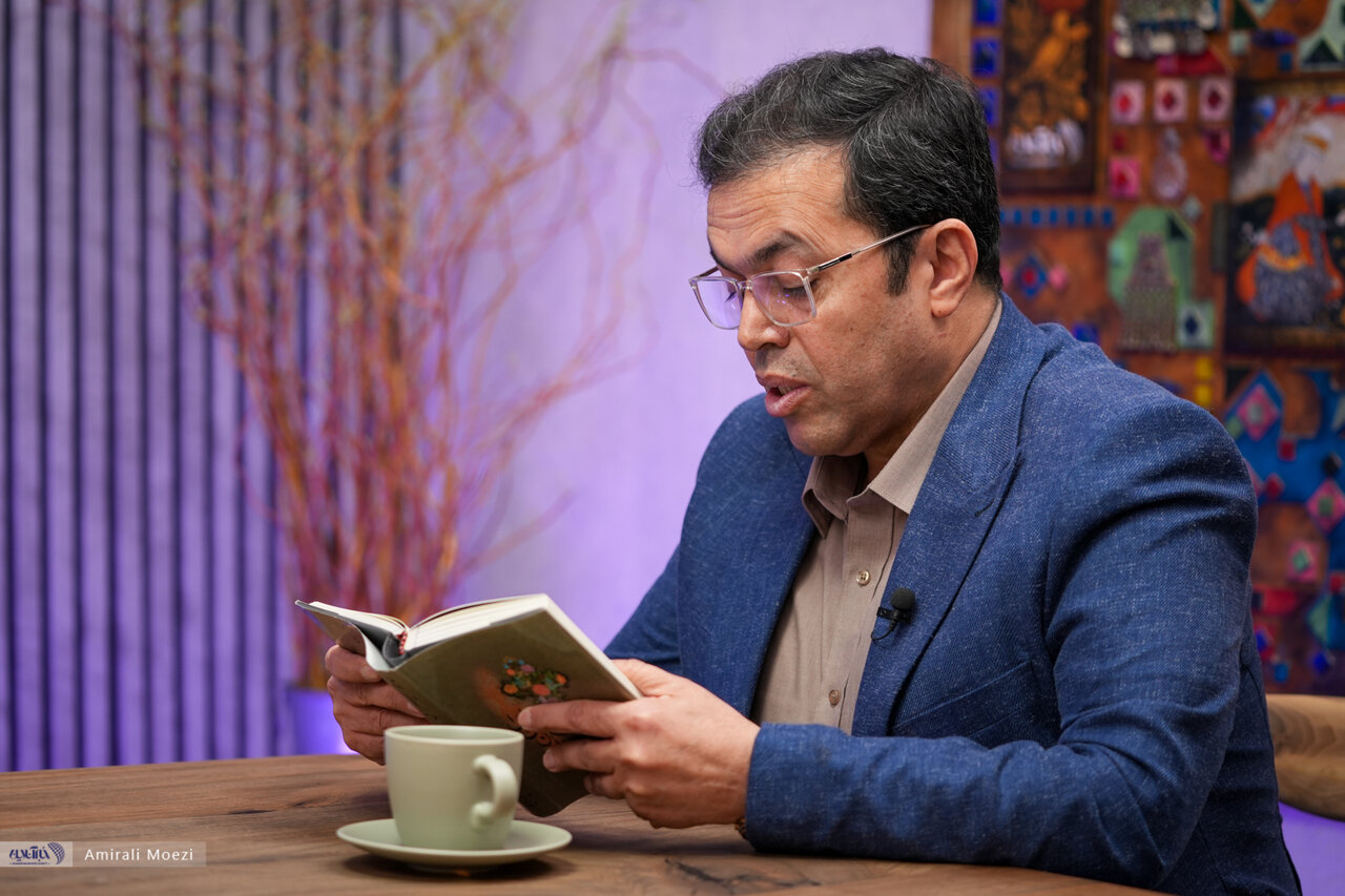 سمت راست: تلویزیون دره زیادی دارد اما حاوی آن نیست