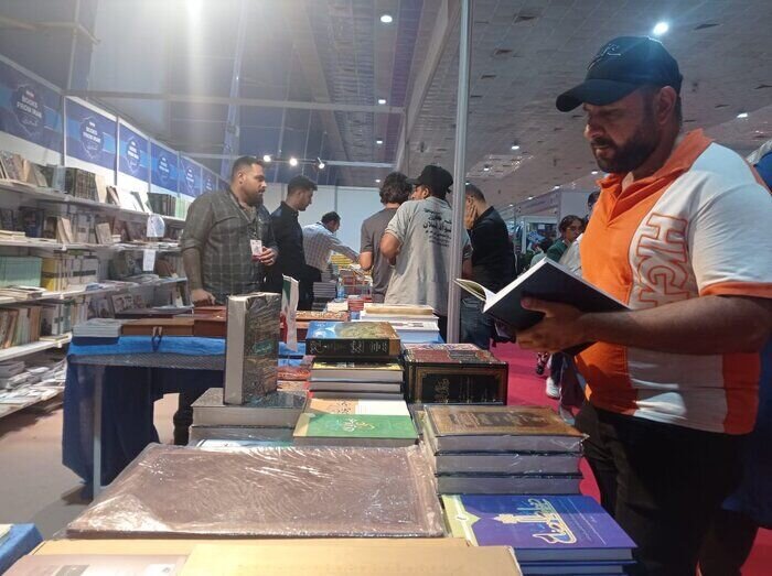 ابراهیم هیداری: مانعی برای کتابفروشی ها در این نمایشگاه