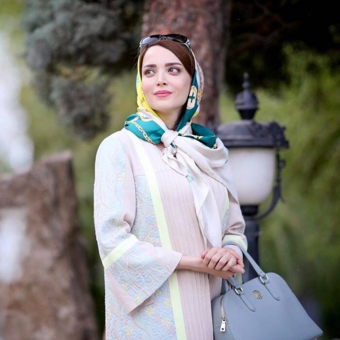 زندگی و زندگینامه از Behnush Tabatabai+عکس