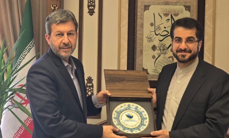 وی بر توسعه همکاری و امضای توافق نامه همکاری تأکید کرد