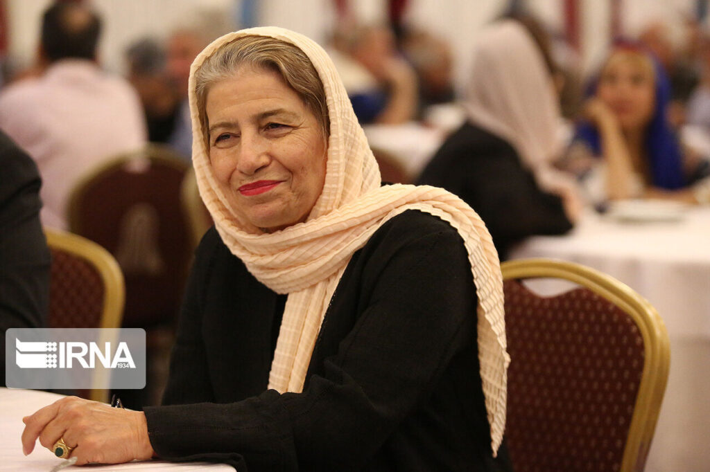 احترام به Boroumand: من با کسی ازدواج کردم که کتابش برای او مقدس بود/ خاطره ای از علی هاتامی