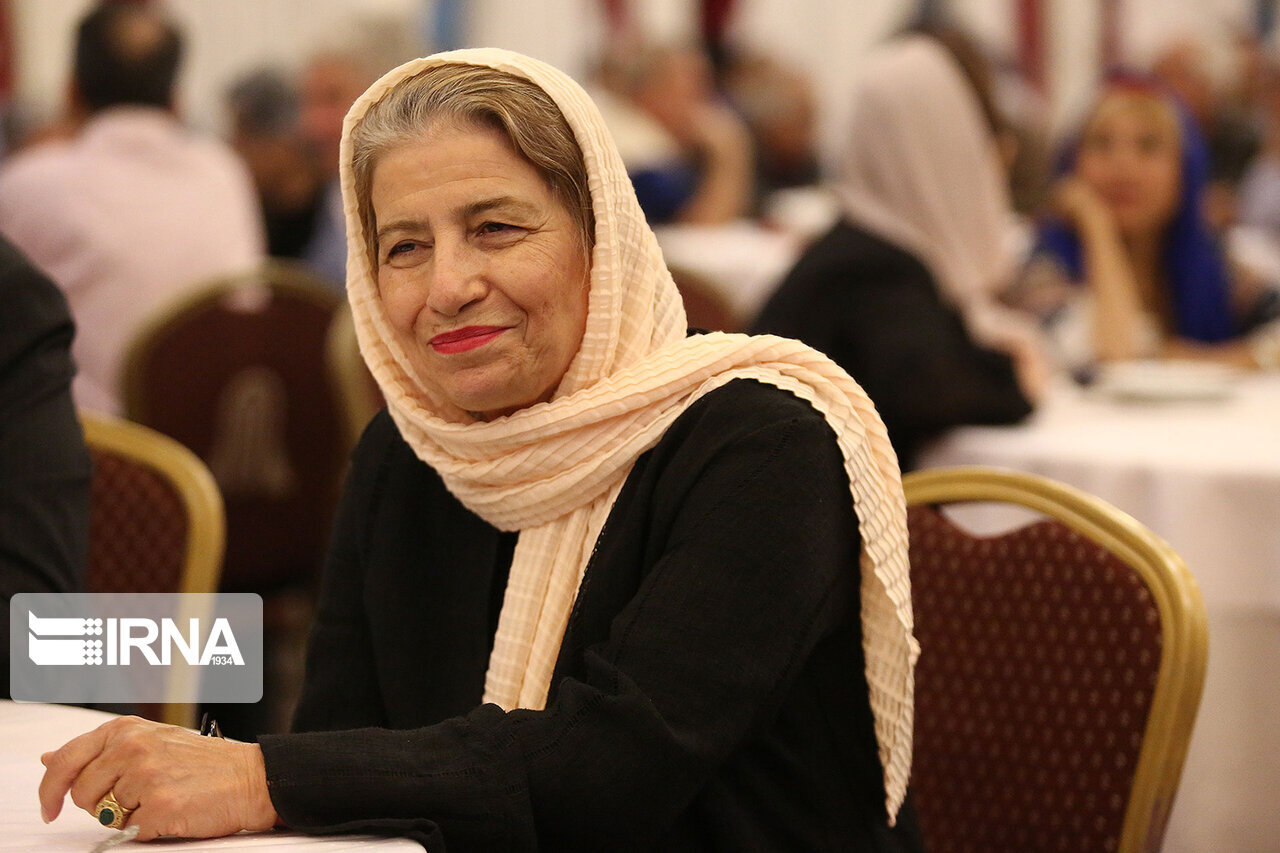 احترام به Boroumand: من با کسی ازدواج کردم که کتابش برای او مقدس بود/ خاطره ای از علی هاتامی