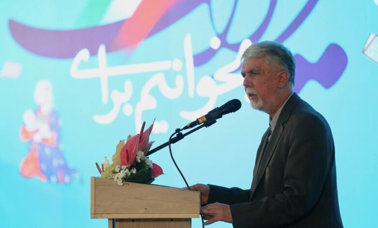 وزیر فرهنگ از بخش بین المللی نمایشگاه کتاب بازدید می کند