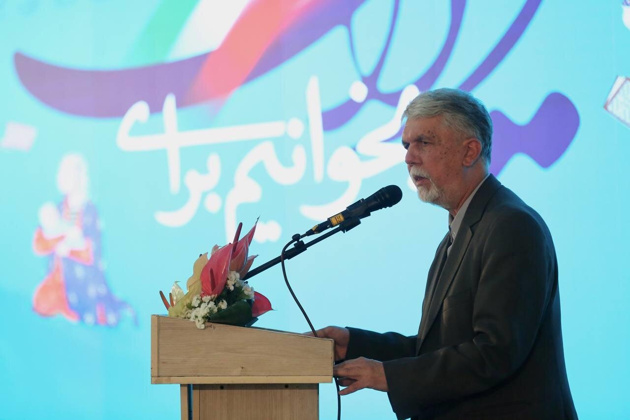 وزیر فرهنگ از بخش بین المللی نمایشگاه کتاب بازدید می کند