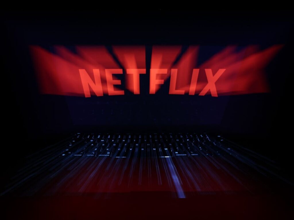 روایتی از امپراتوری که خود را بلعیده است. Netflkis جذب پرشور ، سقوط تدریجی