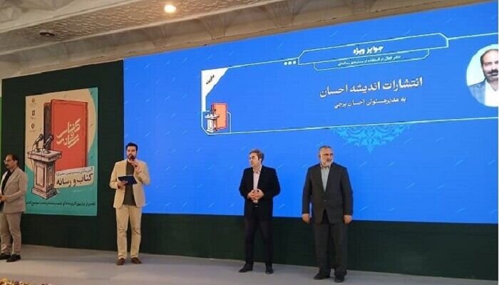 سید عباس صالبی: دانشمندان رسانه ای چراغ روشنایی کتاب را به دست گرفته اند