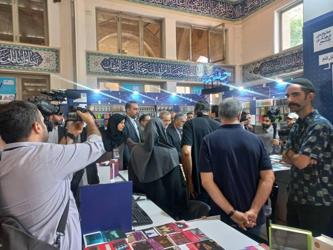 رئیس جمهور به نمایشگاه کتاب رفت