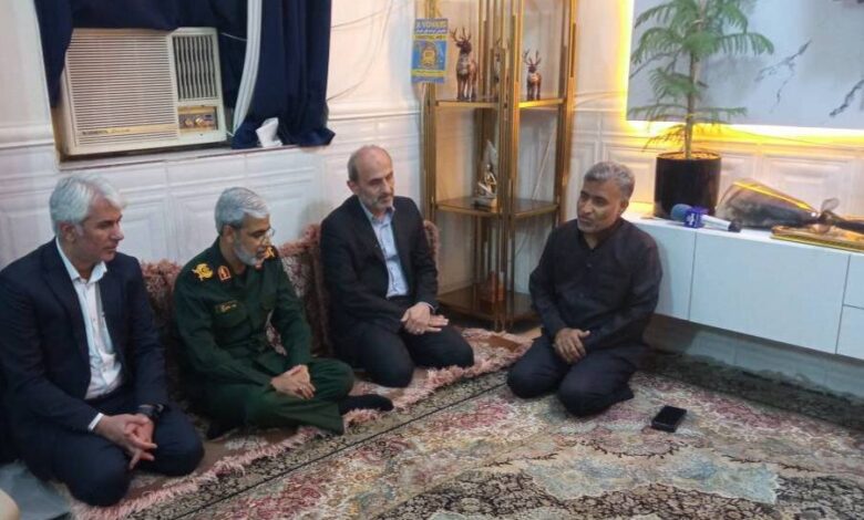 پیمان جبلی برای بازدید از حادثه خانواده های داغ خانواده بندر عباس رفت