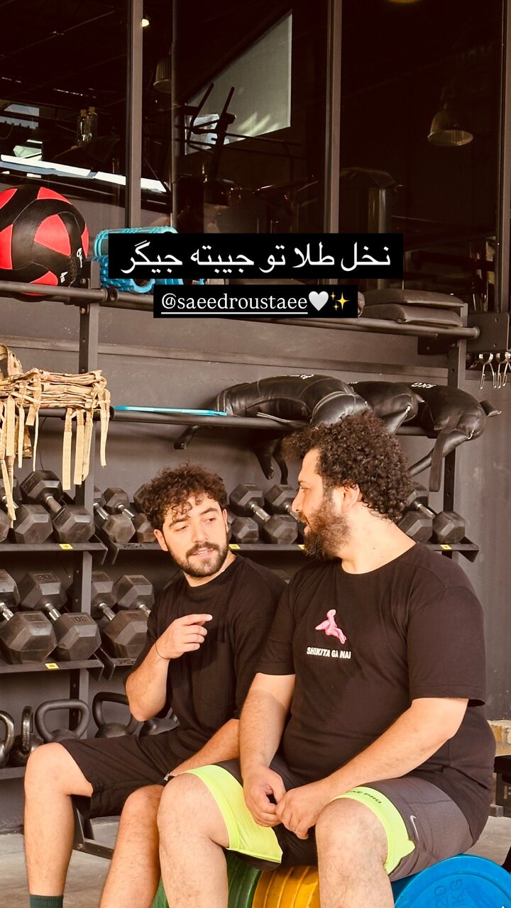 شروین حاجیپور جایزه نخل روستایی سعید را به سعید روستایی اهدا کرد!/ عکس