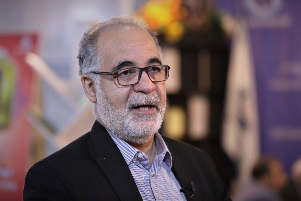 چالش های ترجمه آثار ایرانی ؛ پیشگیری از قطع ارتباط فرهنگی با درک عمیق از مترجم فرهنگ و زبان سرنوشت