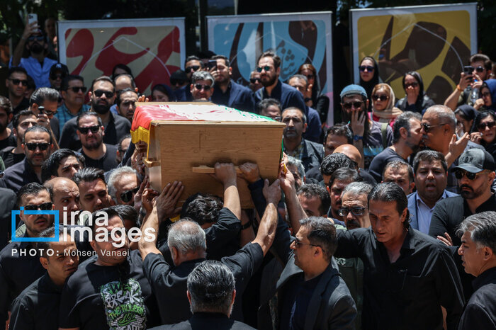 حمید می گوید دارگاتی در مقابل خانه هنرمندان مراسم تشییع جنازه بود