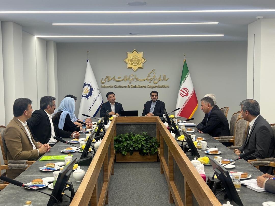 با رئیس آکادمی علوم قزاقستان ملاقات کنید