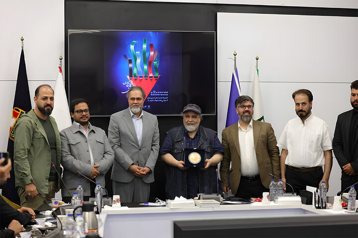 افتخار محمد رضا شریفینیا ؛ جلسه رئیس سازمان فیلم با میهمانان