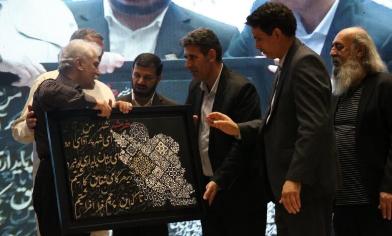 اهدای نشان خداوند آرا در نزدیکی جشنواره تئاتر فتح Khorramshahr