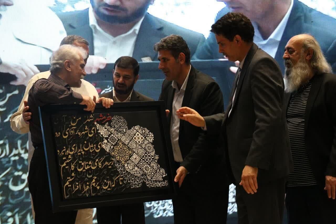 اهدای نشان خداوند آرا در نزدیکی جشنواره تئاتر فتح Khorramshahr
