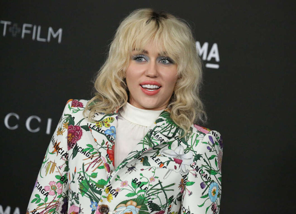 این خواننده مشهور پس از پیاده روی مشهور ، بخش مراقبت های ویژه را بیرون آورد