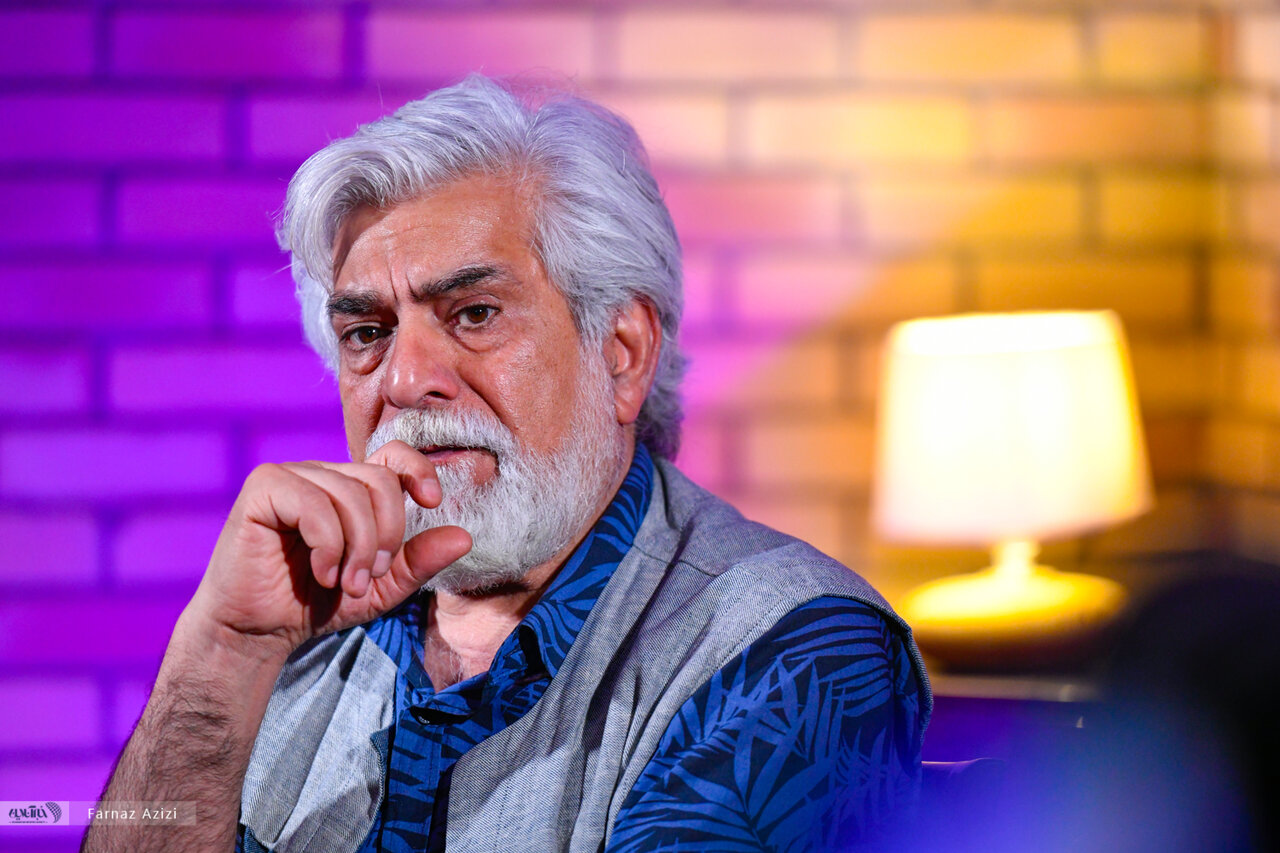 نگاه کنید به | حسین پاکل: جامعه ای که آینده ای ندارد گذشته است