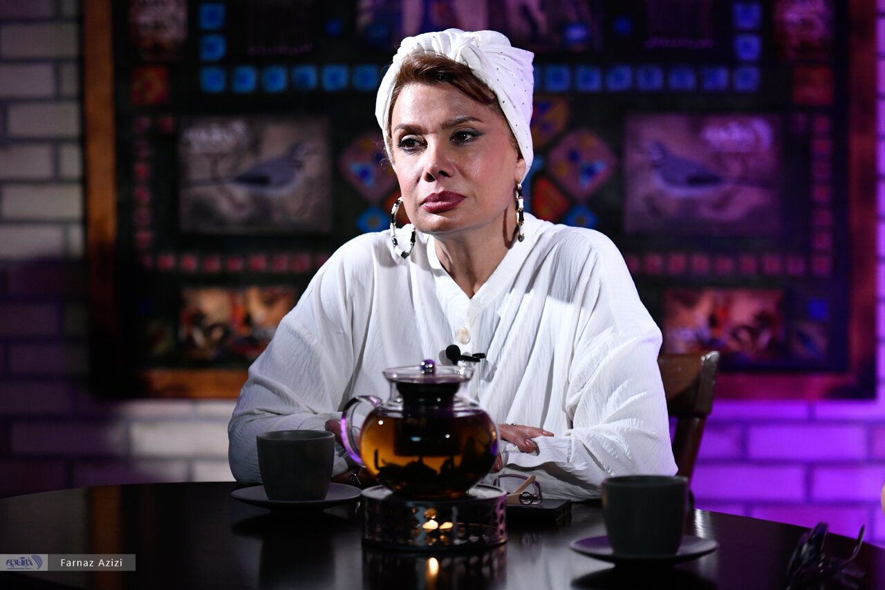 نگاه کنید به | Atefeh Razavi: دلهره لحظه ای اتفاق می افتد ، عشق طولانی مدت