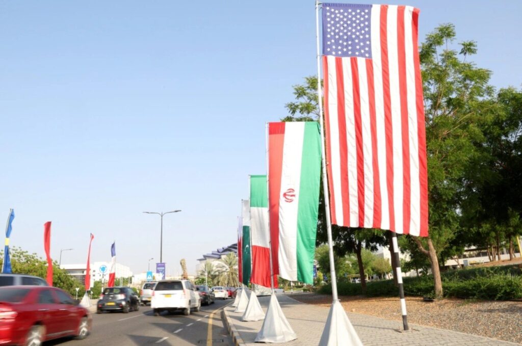 انتقاد از روزنامه های محافظه کار مذاکرات ایران -s: مقامات اطلاعاتی صحیح نیستند ، مردم به رسانه های خارجی می روند