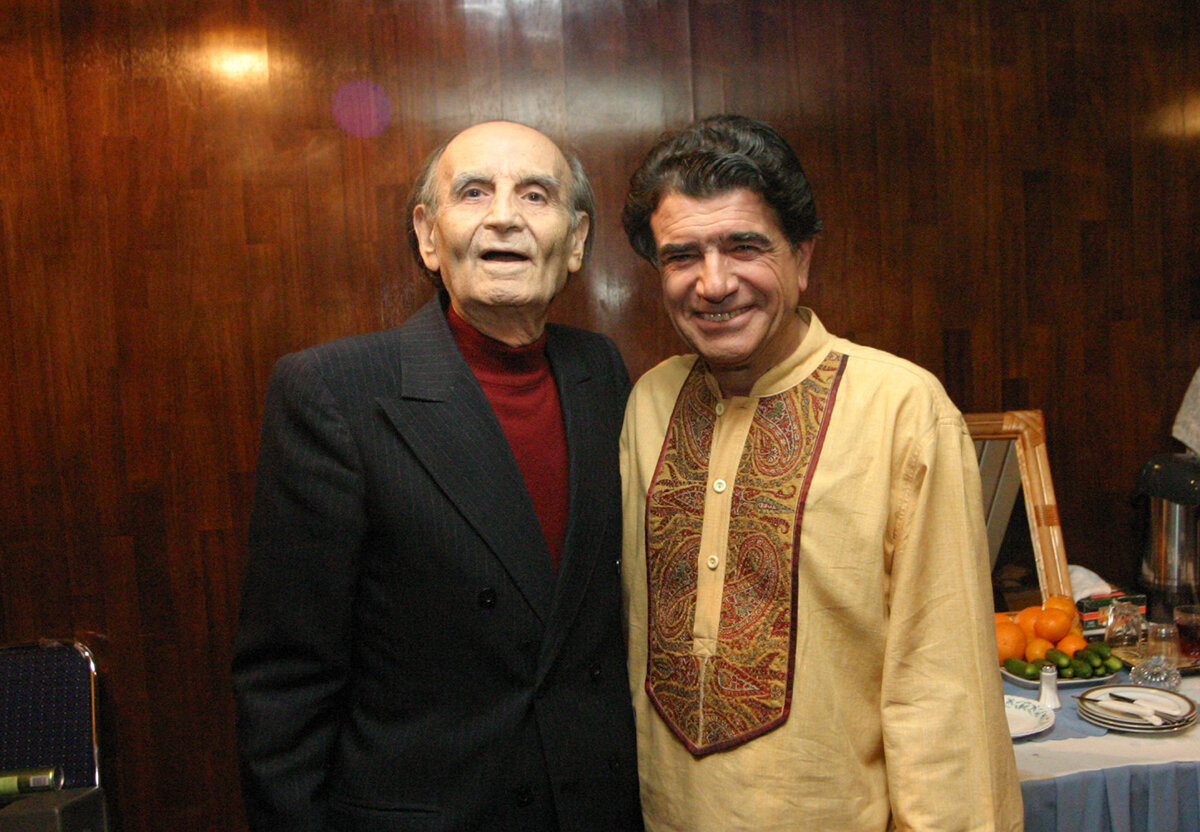 Manouchehr Homayoun یک خواننده / استاد شعر بود که Shajrian + Photo / Audio را تحسین می کرد