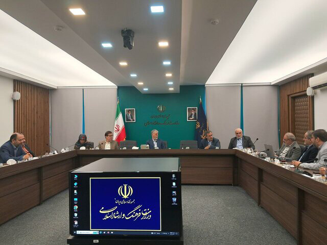 سند هنرهای تجسمی در سیاست ها/ هنرمندان سیاست.