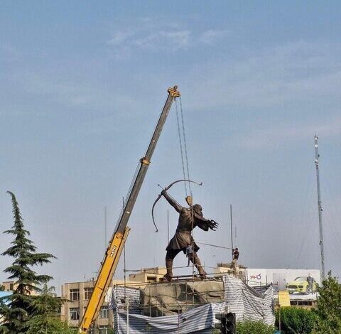 افتتاح مجسمه 2 متری میدان واناک