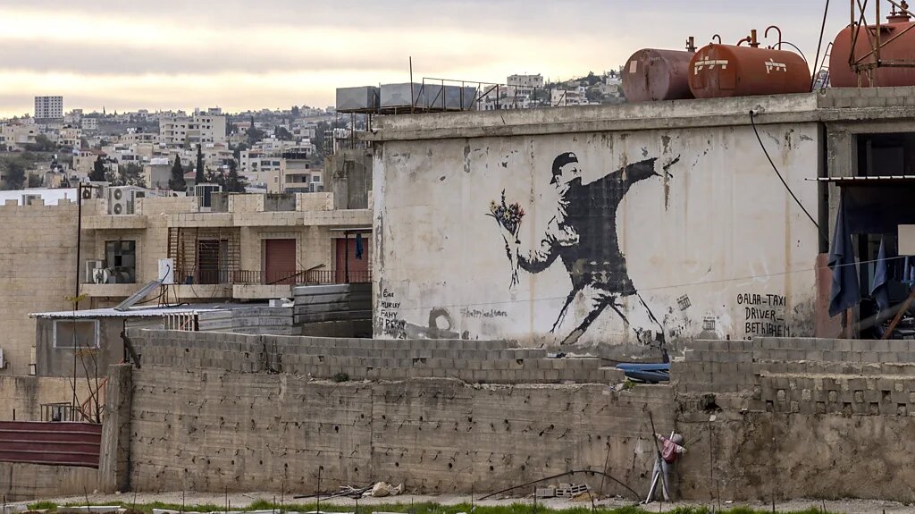 فلسفه خیابانی: دیوار جدید بانکی در مارسی و سوالی از درون