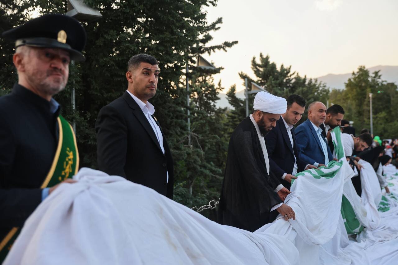 بزرگترین پرچم Alauit همزمان با عید اللهدیر در پایتخت بالا می رود