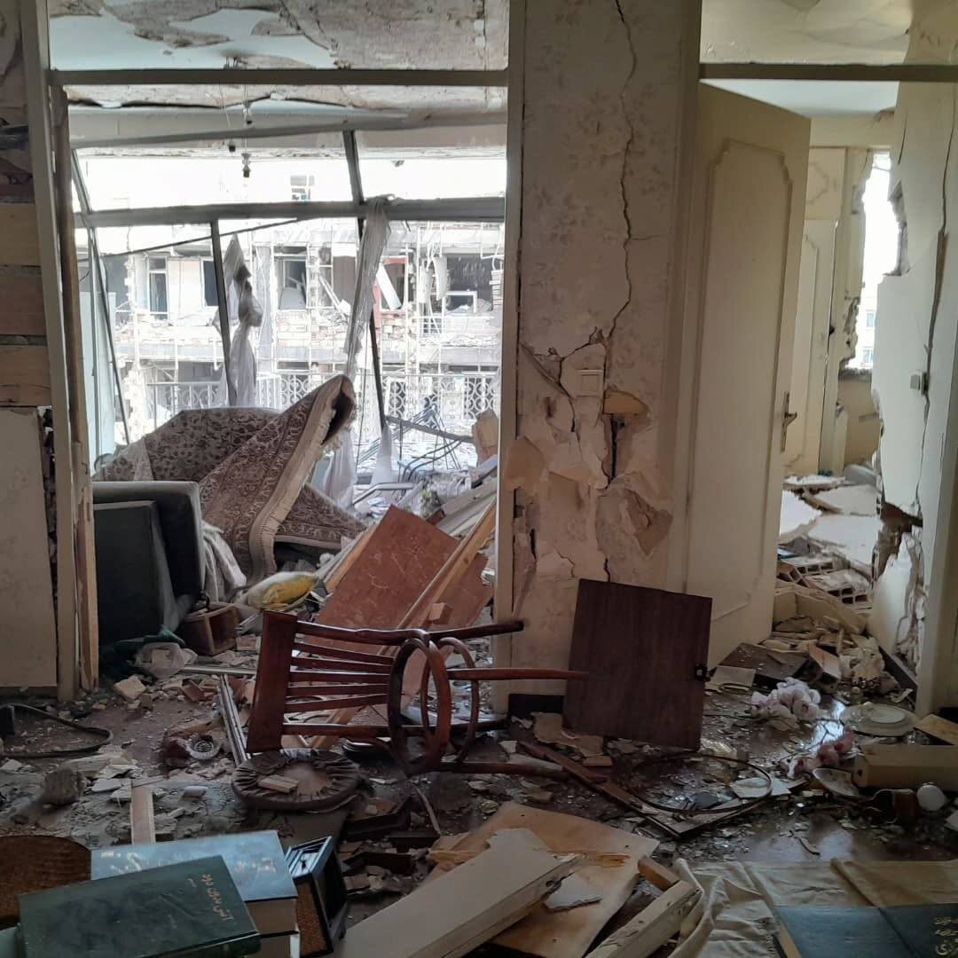 اثر زنده رادیو اکبر در جنگ + عکس نابود شد