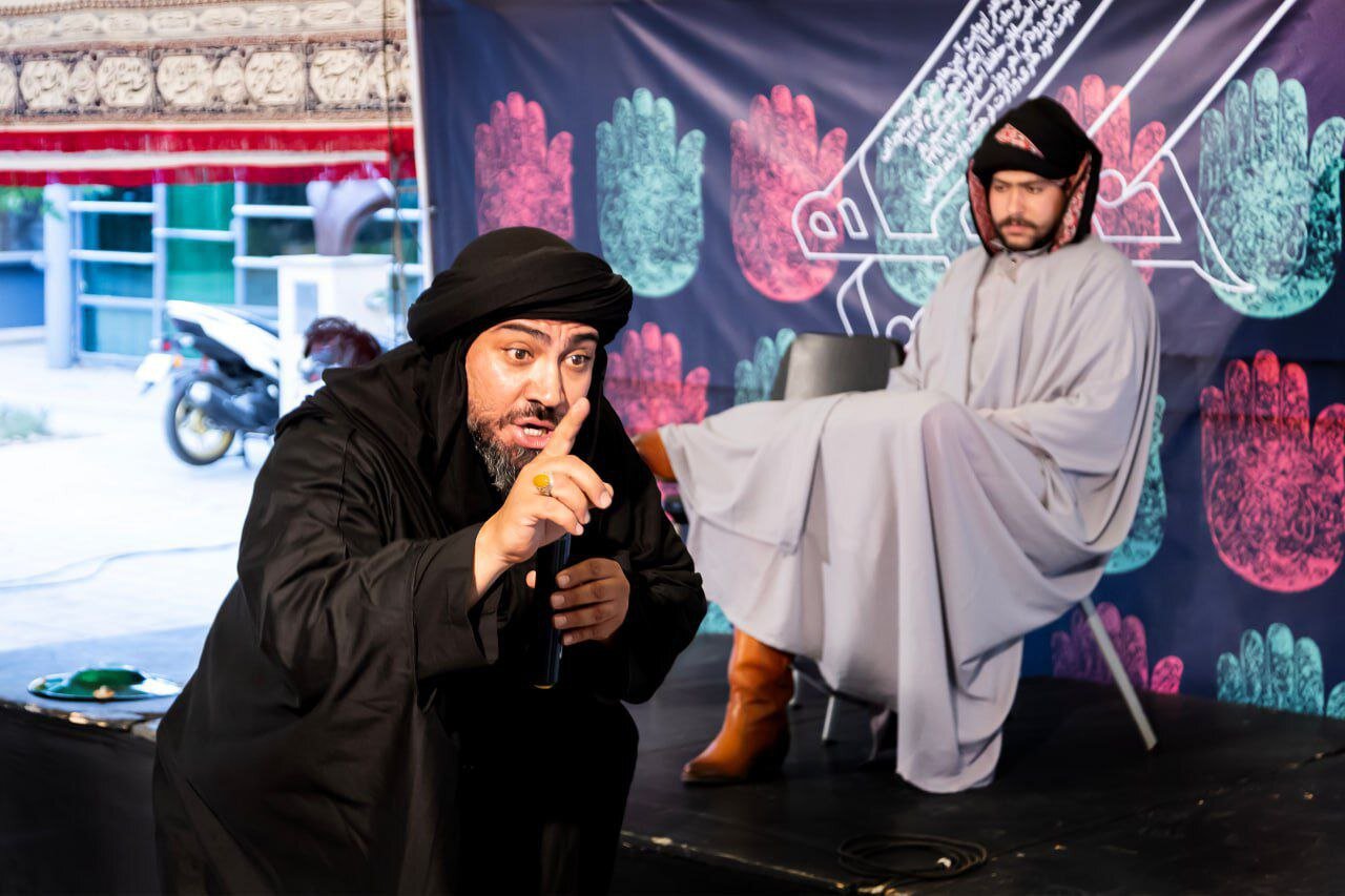 روز دوم فروشگاه هنری به شهدای اقتدار اختصاص یافته بود