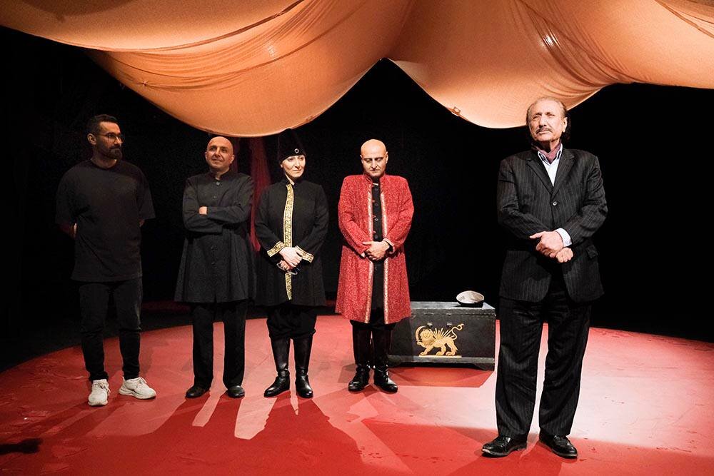 فرهاد نظارزاده کرمانی برای دیدن نشست