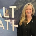 بهترین نویسنده فروش متهم به Forge Reality بود