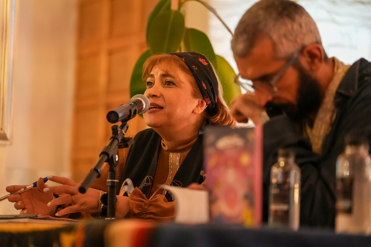 بستنی نمادی از گذشته است و هویت/ بستنی به کودکان اشاره دارد