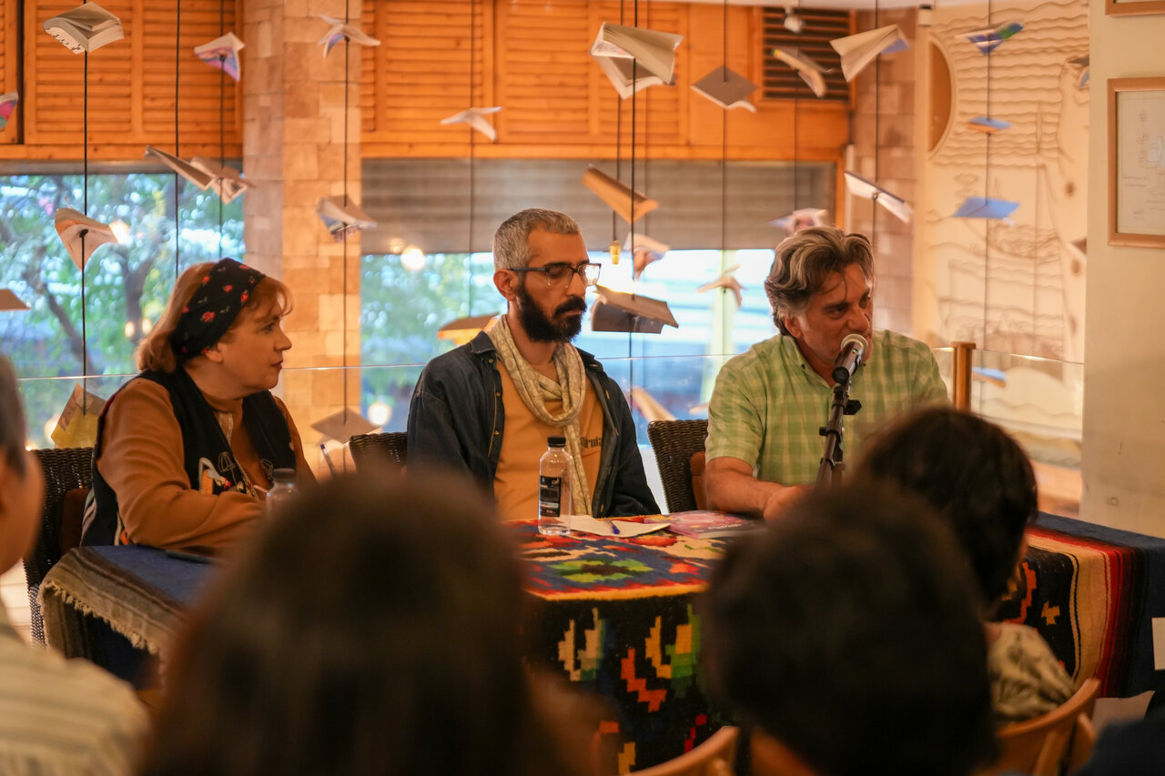 بستنی نمادی از گذشته است و هویت/ بستنی به کودکان اشاره دارد