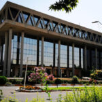 نمی توان منتظر اخبار و کمک به وحدت ملی و انسجام/ در واقعیت بود ، آنها بازی رسانه ای را به رسانه های دیگر واگذار کرده اند.