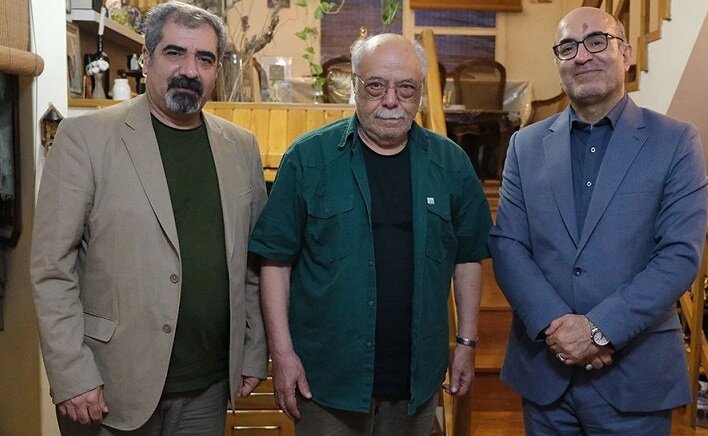با Akbar Zanjanpour با مدیران هنرهای نمایشی ملاقات کنید