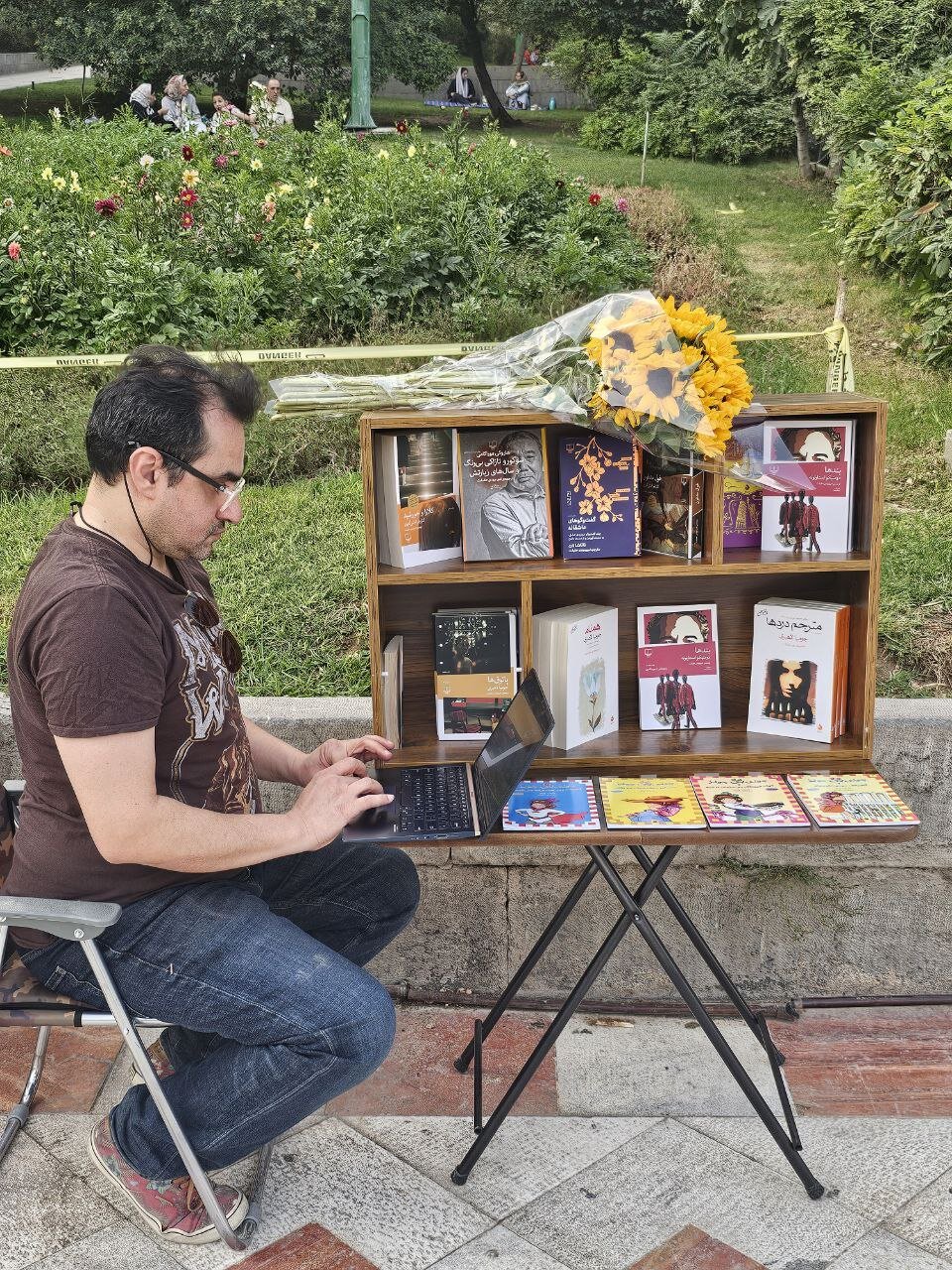 توضیحات ترجمه در پارک ها/ حکایات که کتابهای شما را به شما می دهد