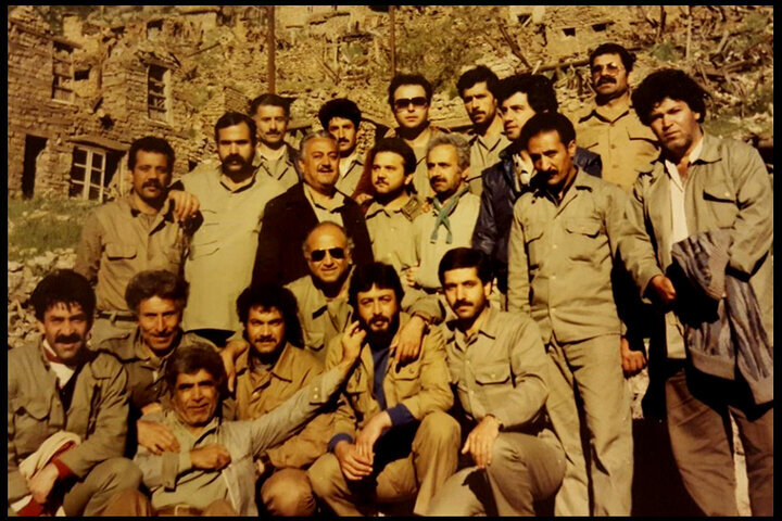 اولین پروژه "هشت سال و این روزها" را منتشر کنید