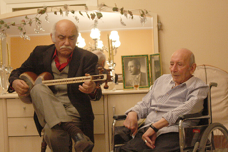 استاد موسیقی در سوخت آتش