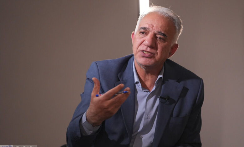 فرهاد مهراد ؛ پیشگام در ادغام موسیقی پاپ و مذهبی/ هیچ خواننده ای مانند فرهاد نام پیامبر محمد را گفته است