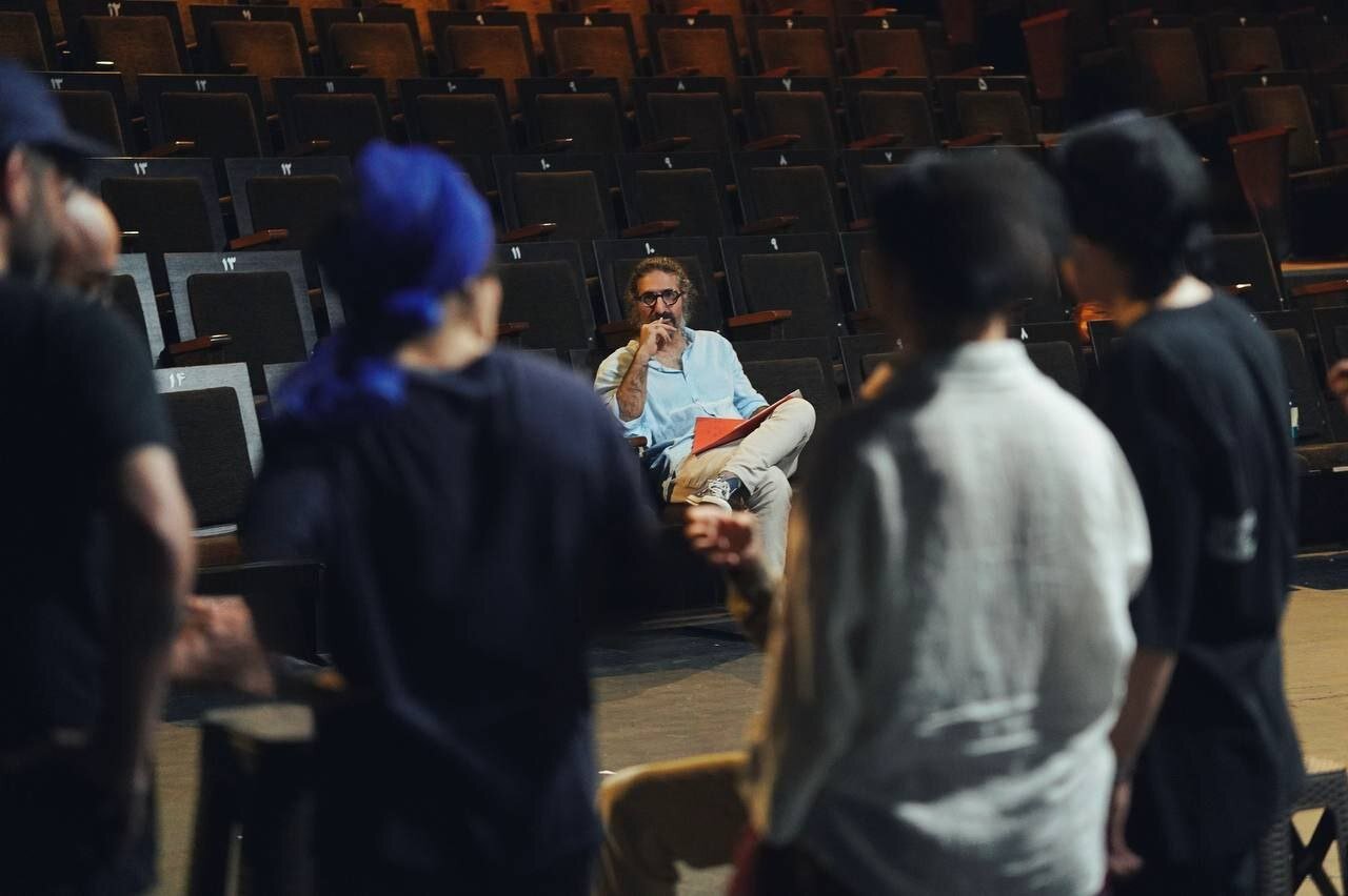 بازگشت داوود بنی هاردلان با نمایش "نیمه تاریک ماه"