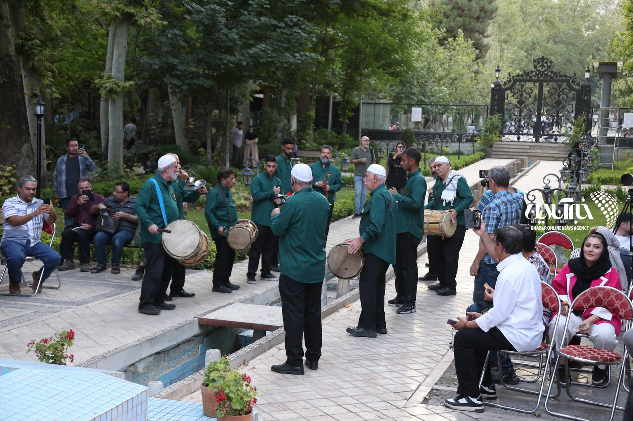 هنرمندان صدای مردم هستند و سینمای ایران هویت و پیام رسان صلح را حمل می کند