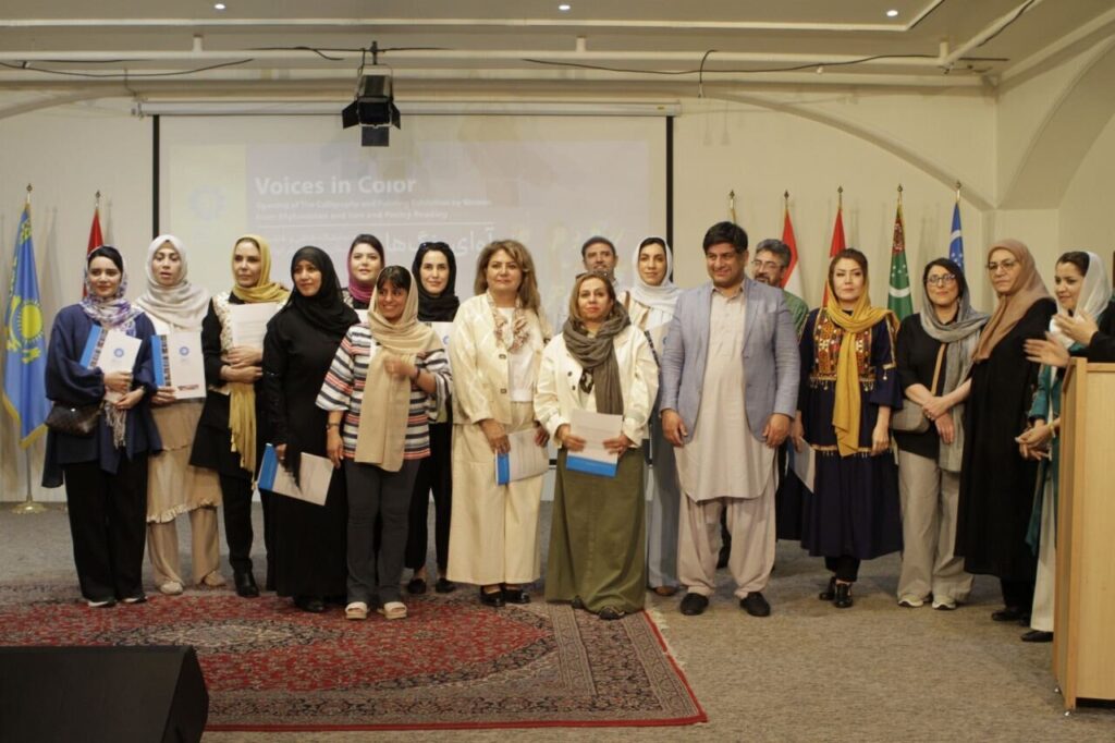 نمایشگاه صدای رنگ آثار 5 زن ایرانی و افغان