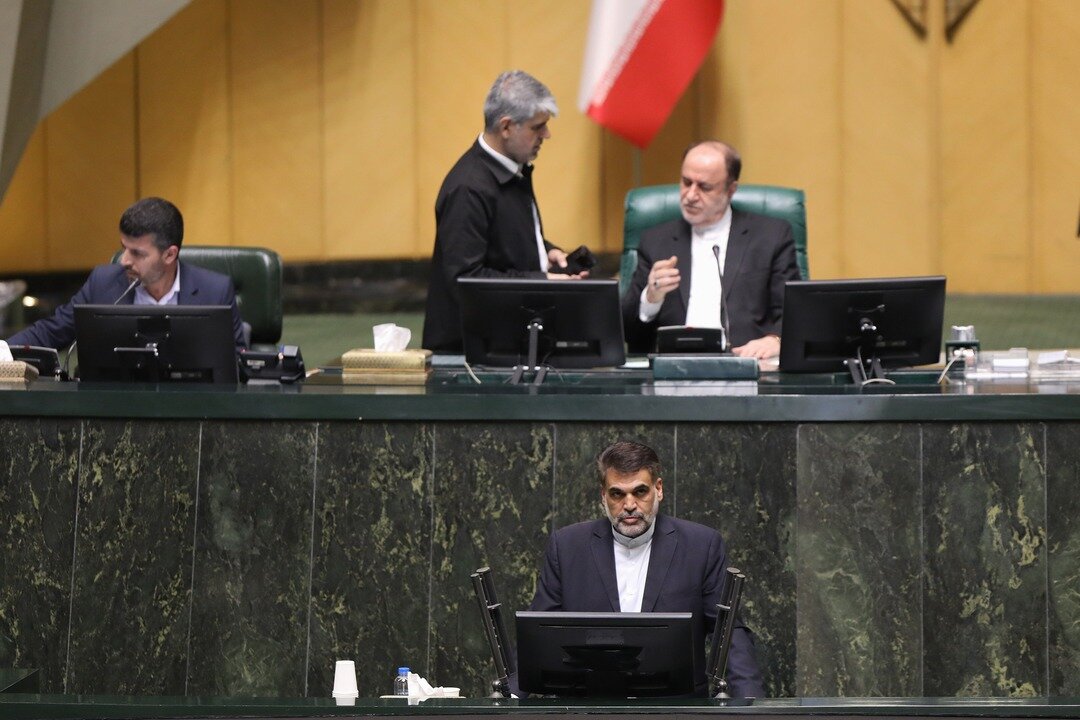 هزینه های یادبود فراه برای انتشار مشکلات مشکلات/ انتقاد شدید از معاون وزیر جهت گیری