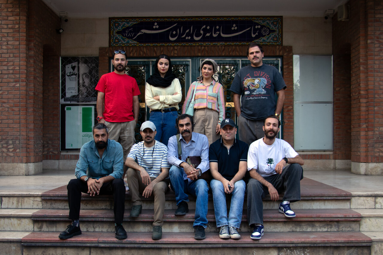 حسین کیانی "انسان" را روی صحنه می برد