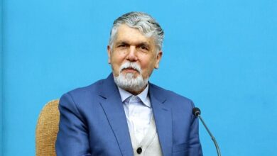 به مناسبت روز خبرنگار به وزیر فرهنگ و جهت گیری اسلامی تبریک می گویم. رسانه ها توسط جامعه بیدار هستند