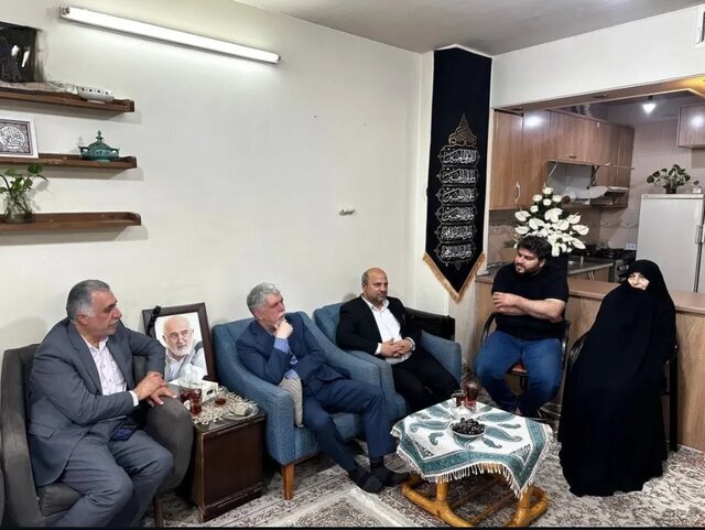 وزیر فرهنگ را با محمد مهدی فرگانی و خانواده احمد تاواکولی در روز روزنامه نگار بشناسید