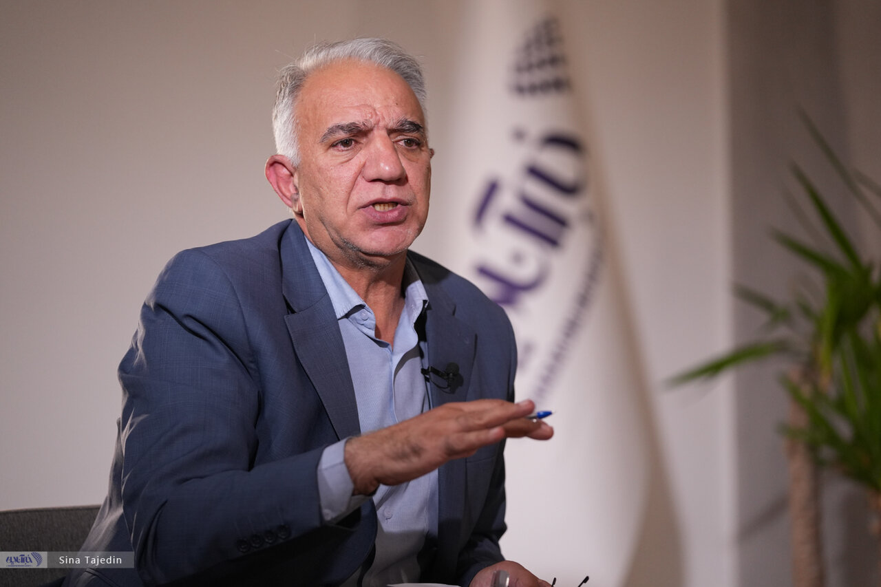 نگاه کنید به | پس از گم شدن ، موسیقی ردیف: یک دستگاه یک اتاق خواب روشن بود